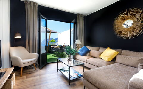 Creativo: Room, Furniture, Property, Interior Design, Living Room, Building, Suite, Floor, Wall, Real Estate