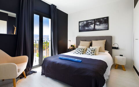 Creativo: Bedroom, Furniture, Bed, Room, Interior Design, Property, Bed Sheet, Bedding, Bed Frame, Mattress