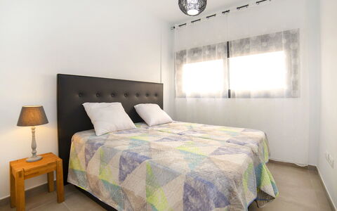 Calpe Beach i: Bedroom, Bed, Bed Sheet, Furniture, Bedding, Property, Room, Bed Frame, Duvet Cover, Wall