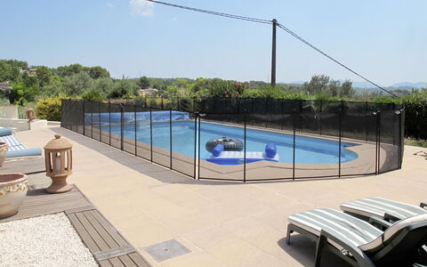 Le Cabanon: Sky, Shade, Swimming Pool, Tree, Vehicle, Fence, Water, Plant, Outdoor Furniture, Urban Design