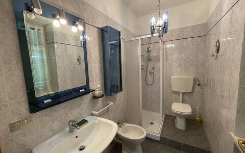 Casa della Peschiera: Mirror, Plumbing Fixture, Tap, Property, Sink, Bathroom, Shower Head, Purple, Shower, Lighting
