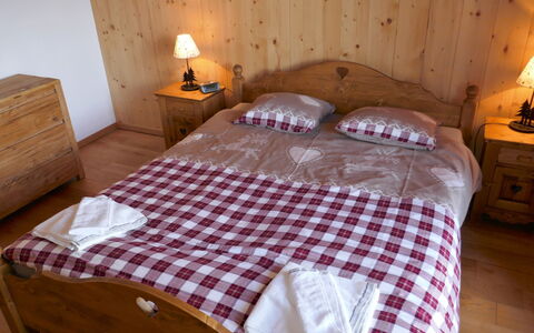 Nendaz 635: Bedroom, Bed, Furniture, Room, Bed Frame, Bed Sheet, Property, Bedding, Wood, Wall