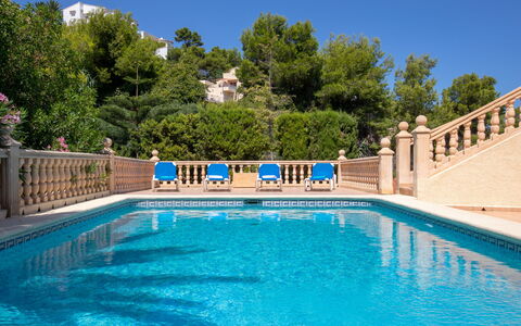 Villa Bellevue: Water, Sky, Plant, Swimming Pool, Building, Azure, Tree, Body Of Water, Leisure, Rectangle