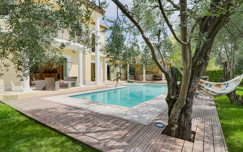 Caliopa: Property, Building, House, Swimming Pool, Real Estate, Estate, Home, Architecture, Residential Area, Tree