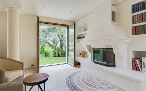 Caliopa: Property, Room, Interior Design, Furniture, Building, Living Room, House, Real Estate, Architecture, Home