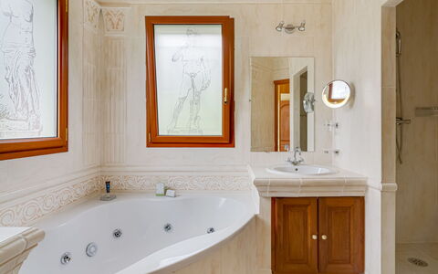 Caliopa: Bathroom, Room, Property, Bathroom Cabinet, Bathroom Accessory, Wall, Interior Design, Tile, House, Floor