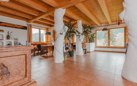 Mitteregg: Plant, Building, Wood, Interior Design, Lighting, Houseplant, Floor, Flooring, Hardwood
