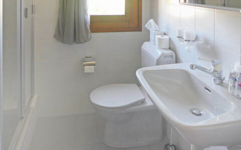 Bellevue: Bathroom, Property, Room, Plumbing Fixture, Tap, Sink, Wall, Tile, Toilet, Floor