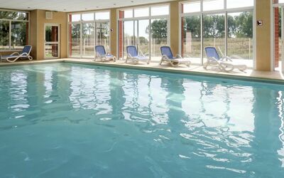 Frehel Cap Frehel 649: Swimming Pool, Leisure Centre, Property, Leisure, Resort, Building, Water, Real Estate, Floor, Hotel