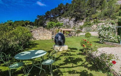 L'Oliveraie: Nature, Property, Grass, Garden, Botany, Wilderness, Tree, House, Yard, Real Estate