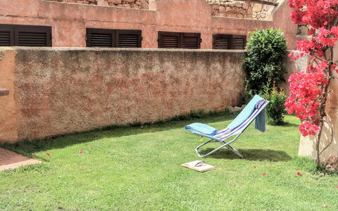 Trudi: Lawn, Backyard, Grass, Property, Yard, Garden, Wall, Tree, Grass Family, House