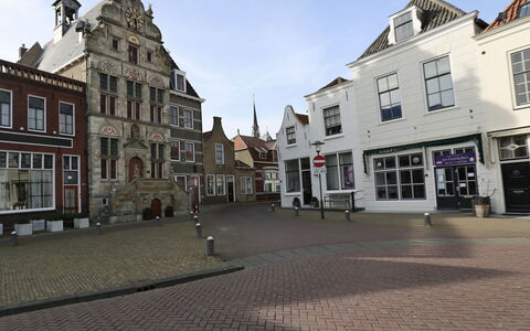 Den Osse: Town, Neighbourhood, Building, Human Settlement, Property, Street, City, Architecture, House, Town Square