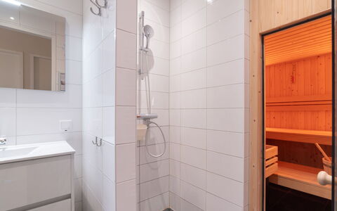 Ganuenta: Property, Sink, Mirror, Interior Design, Bathroom, Plumbing Fixture, Floor, Flooring, Wood