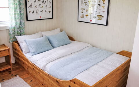 Førevanns Hytta: Furniture, Wood, Flooring, Interior Design, Floor, Linens, Bedroom, Room, Bed, Bed Sheet