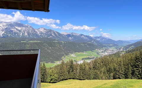 Schladming 620: Sky, Cloud, Daytime, Property, Mountain, Ecoregion, Plant, Leaf, Green, Tree