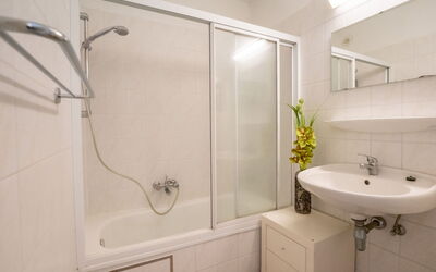 Accommodation:&nbsp;Marlene with Parking and Shared Pool 230.8