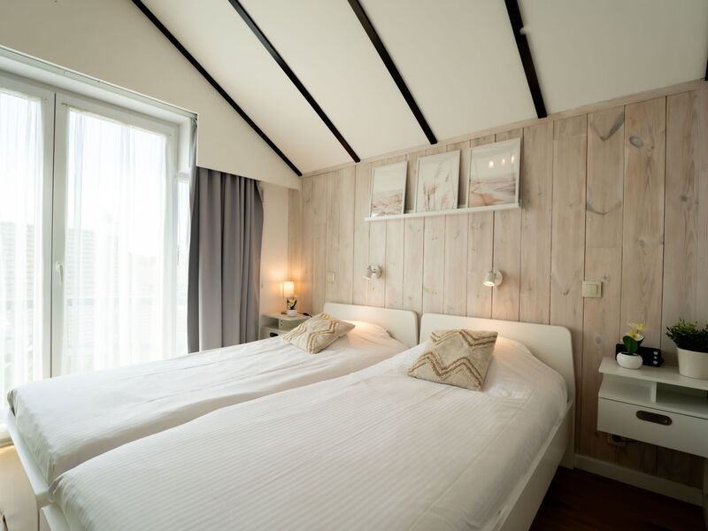 Accommodation:&nbsp;Julie with Parking and Shared Pool 230.11