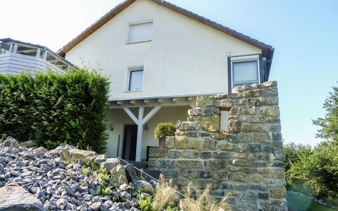 Lügde 100: Plant, Sky, Building, Property, Window, House, Land Lot, Vegetation, Cottage, Grass