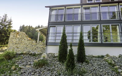 Lügde 100: Property, House, Vegetation, Building, Architecture, Wall, Home, Cottage, Real Estate, Facade