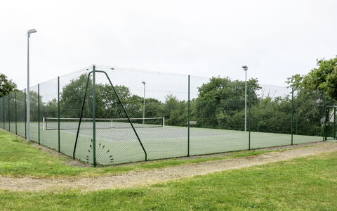 Talmont Saint Hilaire 651: Sport Venue, Net, Tennis Court, Grass, Fence, Chain-Link Fencing, Land Lot, Wire Fencing, Tree, Mesh