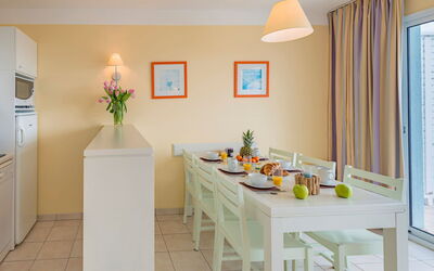 Accommodation:&nbsp;L'Estran (25) 649.4