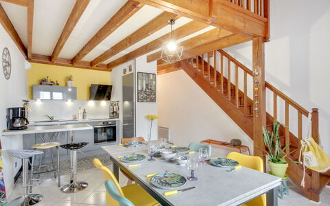 Emeuraude: Room, Property, Building, Interior Design, Furniture, Dining Room, Ceiling, House, Home, Real Estate