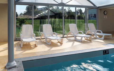 Crozon-Morgat 642: Water, Furniture, Plant, Building, Swimming Pool, Chair, Couch, Shade, House, Outdoor Furniture