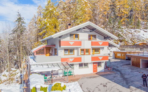 Anette Living: Sky, Plant, Building, Property, Window, Snow, Cloud, Tree, House, Architecture