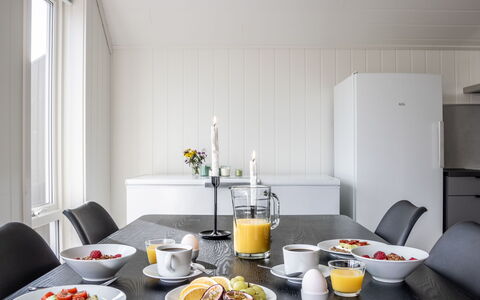 Langevåg 604: Food, Tableware, Table, Property, Furniture, Dishware, Plate, Orange, Interior Design, Yellow