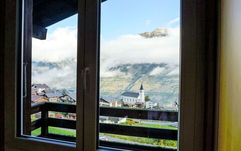 Chalet Ninette: Sky, Cloud, Property, Window, Shade, Lighting, Architecture, Building, Wood