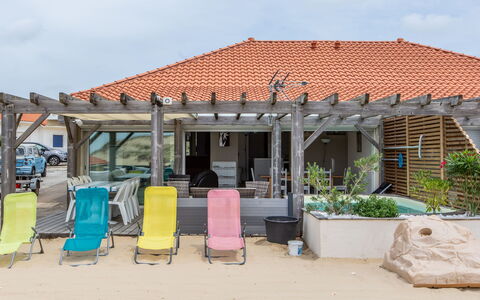 Les Baïnes: Sky, Property, Plant, Building, Window, Shade, Door, Cloud, Chair, House