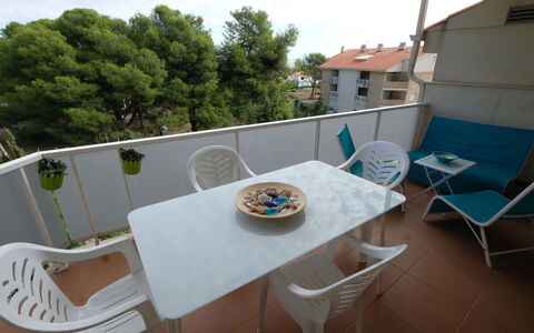 Residencial Mar: Property, House, Room, Balcony, Building, Real Estate, Table, Furniture, Apartment, Vacation