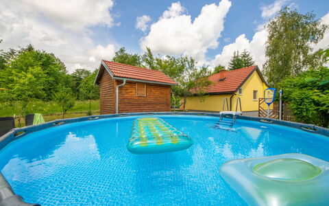Tina: Cloud, Sky, Water, Building, Swimming Pool, Azure, Tree, House, Body Of Water, Shade