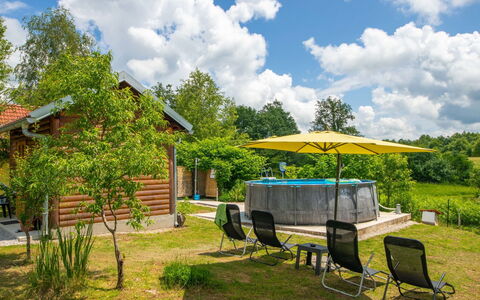 Tina: Cloud, Plant, Sky, Property, Plant Community, Natural Landscape, Botany, Shade, Table, Tree