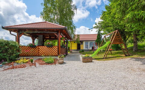 Tina: Sky, Cloud, Plant, Shade, Tree, Land Lot, Grass, Leisure, Landscape, Recreation