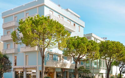 Bibione 703: Building, Property, Residential Area, Architecture, Mixed-Use, Real Estate, House, Metropolitan Area, Condominium, Home