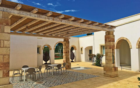 Tenuta Vigna Corallo: Property, Building, Home, House, Real Estate, Patio, Estate, Architecture, Column, Residential Area