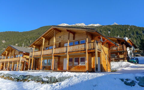 Sur Baselgia: Sky, Snow, Building, House, Slope, Wood, Window, Mountain, Cottage, Leisure