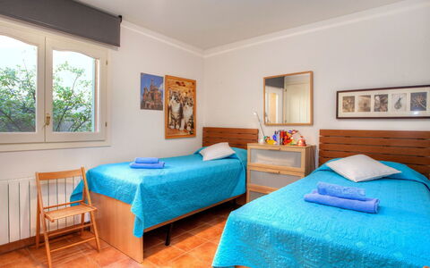 Gloria: Bedroom, Furniture, Room, Property, Bed, Bed Sheet, Interior Design, Real Estate, Bed Frame, Building