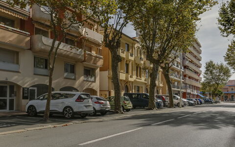 Poséidon: Residential Area, Neighbourhood, Town, Property, Street, Human Settlement, Mixed-Use, Suburb, Building, Road