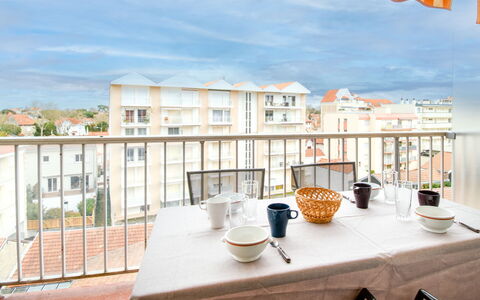 Poséidon: Building, Sky, Cloud, Property, Daytime, Tableware, Furniture, Window, Table, Chair