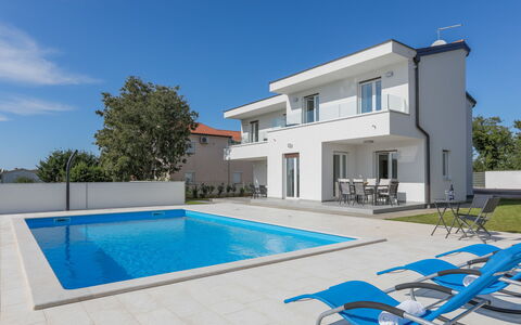 Villa Tonka: Property, House, Swimming Pool, Building, Home, Real Estate, Villa, Residential Area, Architecture, Estate
