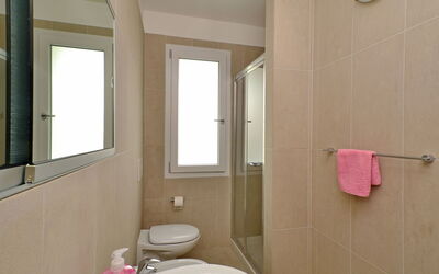 Fiore 641.3: Bathroom, Plumbing Fixture, Flooring, Floor, Wall, Interior Design, Bathroom Sink, Toilet, Sink, Tap