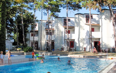 Lignano Sabbiadoro 642: Water, Property, Daytime, Window, Building, Sky, Swimming Pool, Tree, Azure, Plant