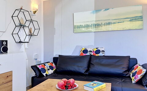 Villa Meike (Insel Poel): Furniture, Interior Design, Wall, Flooring, Couch, Floor, Room, Living Room, Ceiling, Lighting