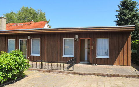 Villa Meike (Insel Poel): Sky, Plant, Window, House, Tree, Door, Land Lot, Wood, Cottage