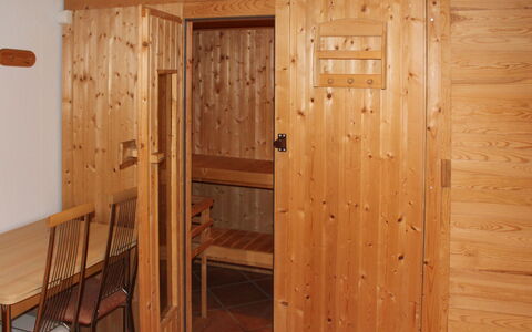 Villa Meike (Insel Poel): Room, Wood Stain, Wood, Wall, Furniture, Lumber, Hardwood, Door, Cupboard, Building