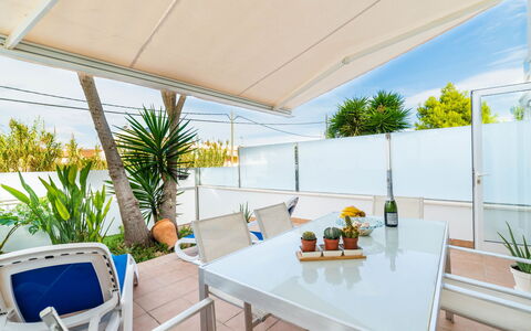 Golf: Property, Real Estate, Building, House, Room, Furniture, Interior Design, Roof, Apartment, Balcony