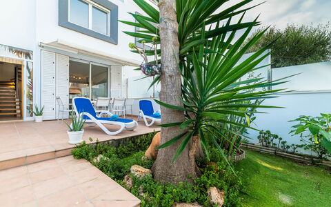Golf: Plant, Plant Community, Window, Cloud, Sky, Vegetation, Tree, Arecales, Terrestrial Plant, Building