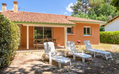 Contis Plage 648: Plant, Window, Building, Sky, Tree, Door, House, Land Lot, Shade, Cottage